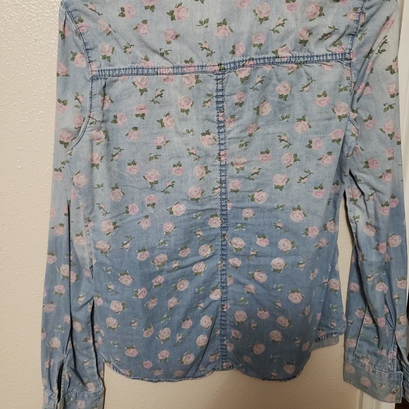 Floral Button down - Picture 4 of 4